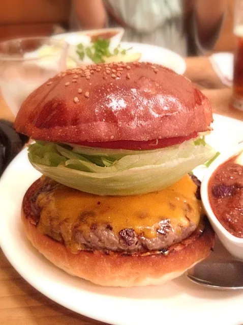 A&G DINER、今月のマンスリーはKIWANIKU(極肉)BURGER 2012 vol.4。チリビーンズチーズバーガー。|イノウエシンゴさん