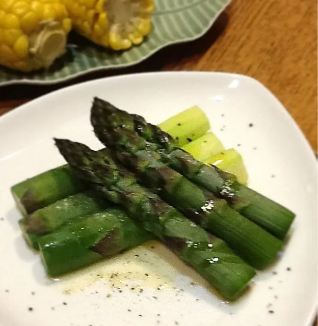 Snapdishの料理写真:アスパラを焼き討ち！|ヴェローナのパン屋さんさん