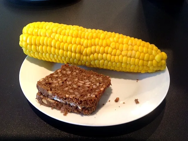 Corncob and bread :)|Nadia Ibsenさん