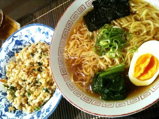 残りものでラーメンと鮭チャーハン|純さん