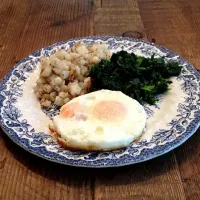 breakfast : froed egg, spinash, hashbrown|Suthisakさん