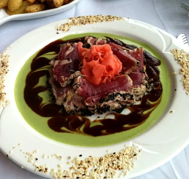 Tuna sashimi in wasabi with seasame|Gina Lynnさん