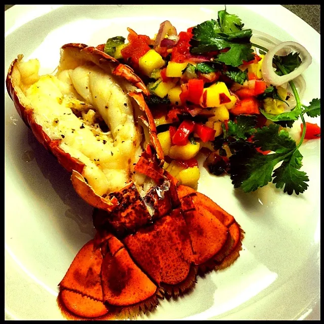 Snapdishの料理写真:Broiled lobster & mango salsa|KPさん