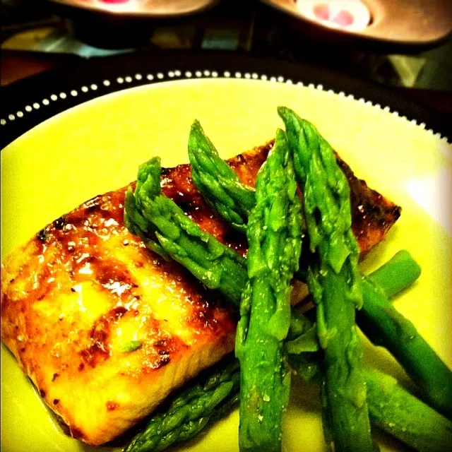 Broiled salmon & asparagus.|KPさん