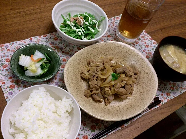 Snapdishの料理写真:夕飯。しょうが焼き定食|ひろたんさん