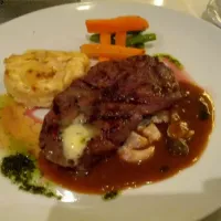 Snapdishの料理写真:steak with truffle butter