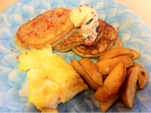 pancakes, egg whites, apple french fries|debbie hallockさん