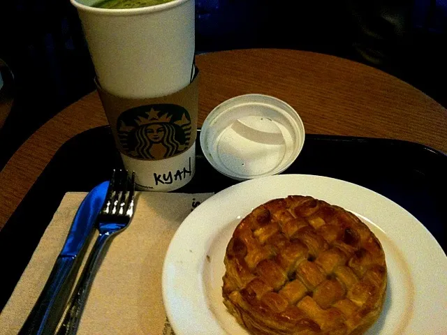 Snapdishの料理写真:☕🍴GRIN TEA w/add on cinnamon&soy and BeeF&MuSHRooM Pie🍴☕|KyaNNさん