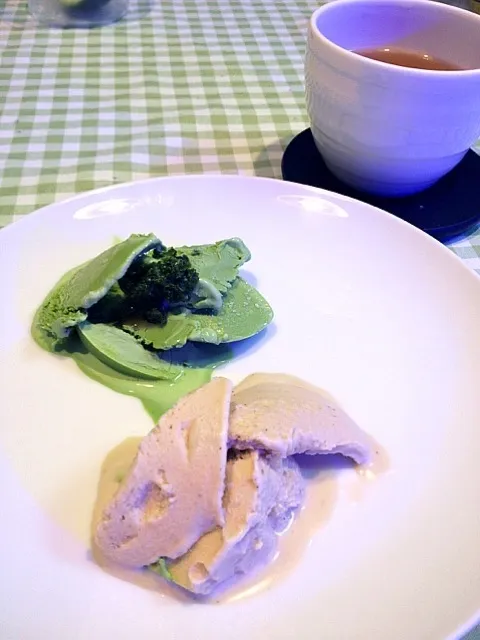 Snapdishの料理写真:Green Tea Ice Cream with Mint Sauce|Yukiさん