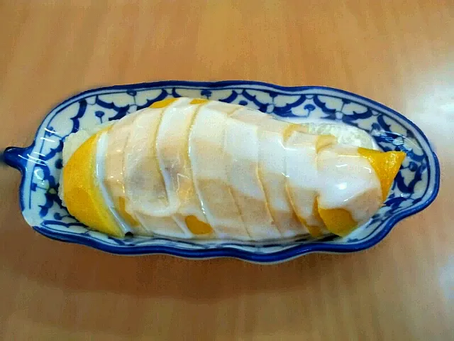 mango with sticky rice with coconut milk|kelly limさん