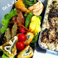 おはようごじゃります♪長男お一人様弁当☆今日は朝市なので早めに出勤～  ご飯食べて行って来ます( ´∀`)/~~       皆様良い１日を～