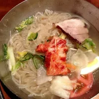 Snapdishの料理写真:冷麺(^ ^)お酢を多めにかけて食べるのが好き♪|えりかさん