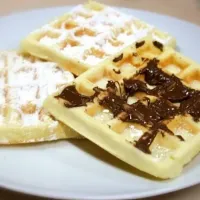 Snapdishの料理写真:Waffles with nutella|Ailin Taisさん