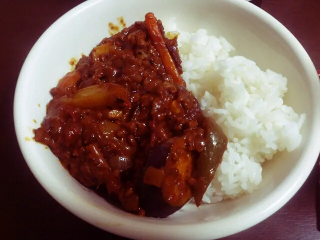 Snapdishの料理写真:だんなごはん。ひき肉と夏野菜カレー。|asatoさん