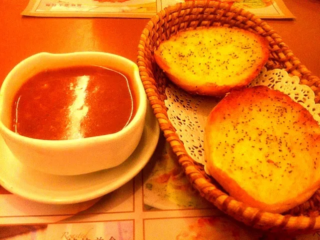 garlic bread & ox-tail soup|skyblueさん