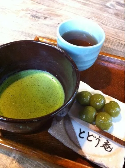 Snapdishの料理写真:お抹茶と抹茶団子|HacHさん