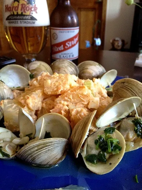 Snapdishの料理写真:steamed clams and potato salad|Kellonさん