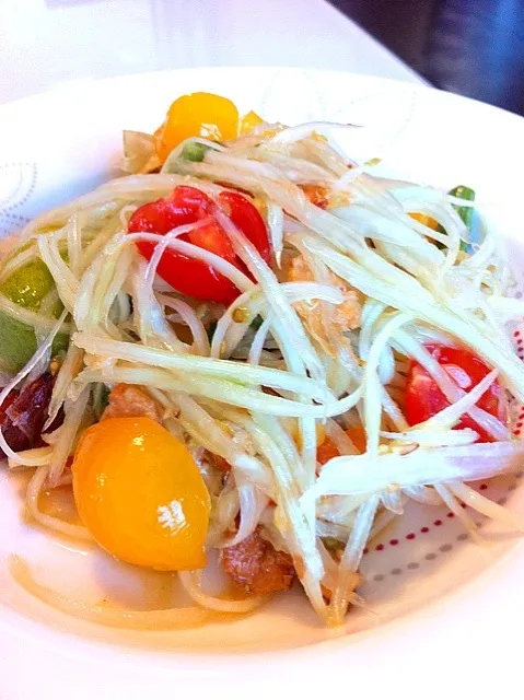 ส้มตำไทย somtum  ( papaya spicy salad )|sirakorn owadaさん