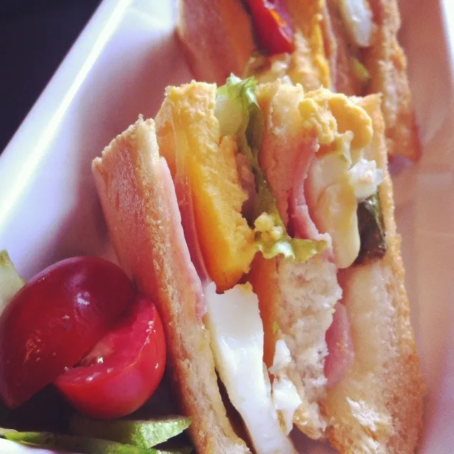 Snapdishの料理写真:club sandwich|Toa Nakaratさん