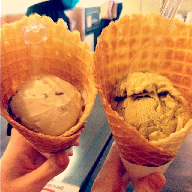 Snapdishの料理写真:Horlicks Balls (left) & Pistachio Ice Cream|I make food look good. 😎さん