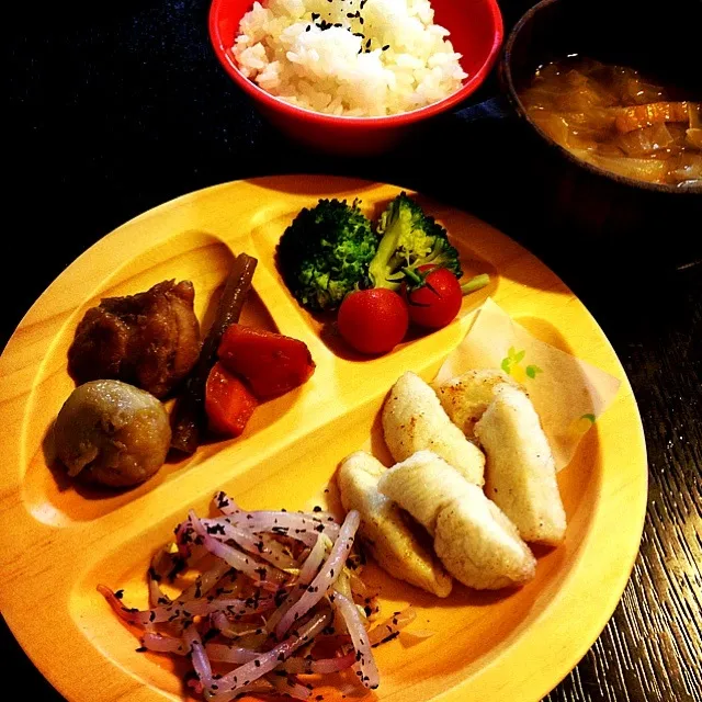 こどもごはん。 里芋の煮っころがしとか鶏胸肉の燻味塩とか|ゆこさん