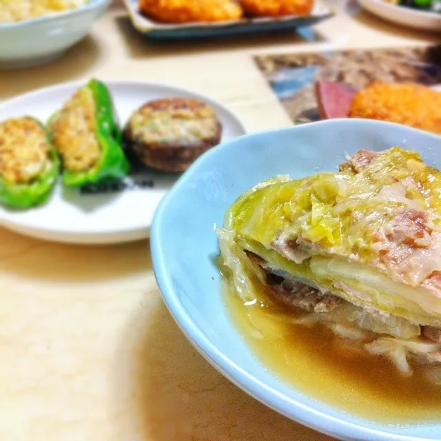 Snapdishの料理写真:キャベツと豚肉のミルフィーユ煮、しいたけとピーマンの味噌肉詰め、コロッケ|wakanowさん