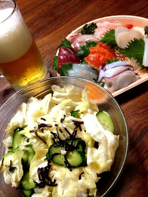 Snapdishの料理写真:半額お刺身＆塩こぶキャベツ＆ビール|hiroさん