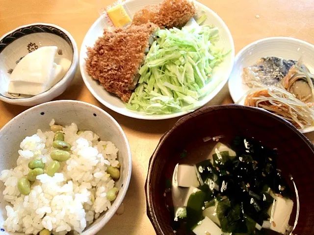 Snapdishの料理写真:妊婦バランス定食☆ 多品目で野菜と蛋白質をまんべんなく。しかしこの豆ご飯は旨すぎるな〜(~_~;)|松浦有里さん