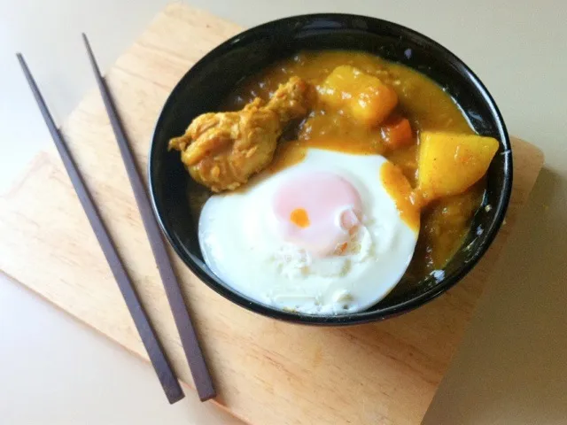 Snapdishの料理写真:chicken n' egg curry rice 🍛🍳🍴|Meiam K. Tkkさん