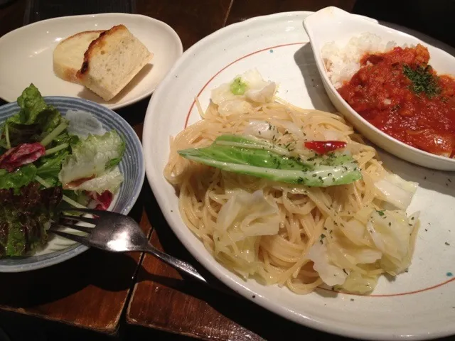 キャベツとアンチョビのペペロンチーノ チキンとおじゃがのカレー|shinoktzwさん