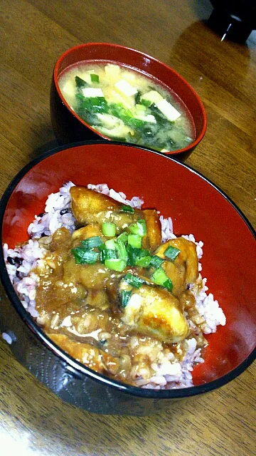 Snapdishの料理写真:夕飯、牡蠣丼～♪ 冷蔵庫の牡蠣をいい加減片付けなくては(^^;|あるは☆さん