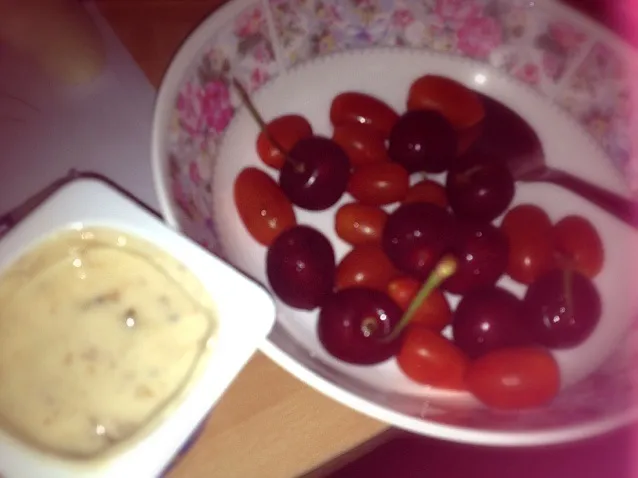 Cherry tomatoes n yoghurt|chayapimさん