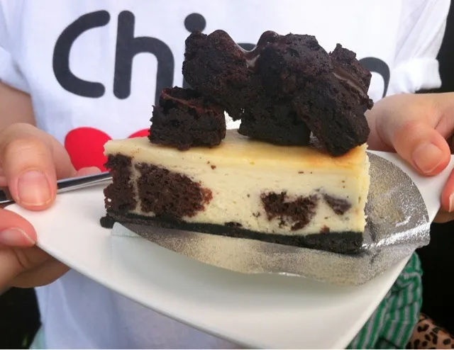 brownie cheesecake 😍|Meiam K. Tkkさん