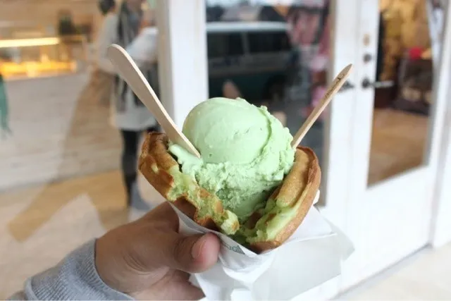 pandan ice cream with waffle|Darren Loさん