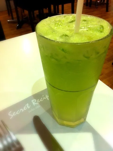 Fresh Apple juice|didi kullawadeeさん