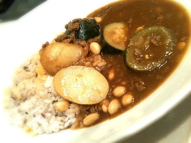 ズッキーニとメークインのキーマカレー|りさ〜ぬさん