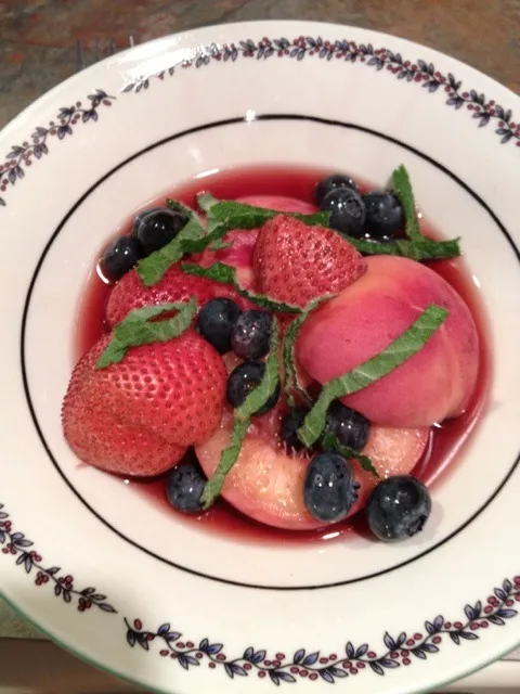 Poached Peaches & Strawberries|http://melissasmenu.wordpress.com/さん