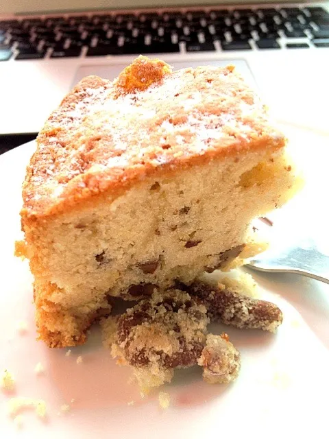 Snapdishの料理写真:caramel and nut cake from my lovely kitchen intern!|lauren shannonさん