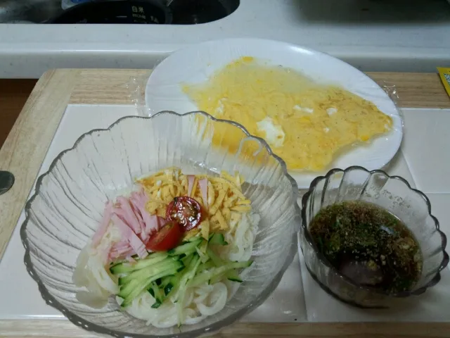 Snapdishの料理写真:素麺(レンジで薄焼き卵)|dedekoさん