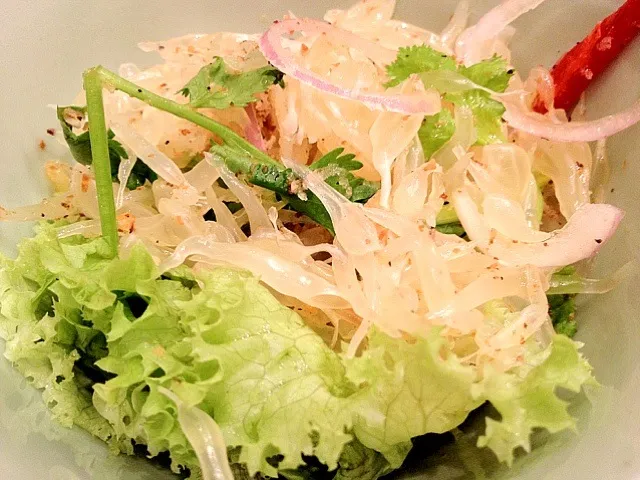 Snapdishの料理写真:Pomelo salad|Nicholas Tayさん