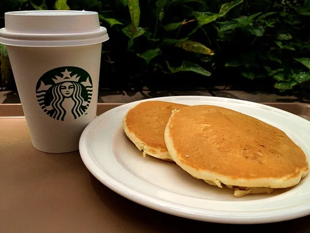 今日は朝にスタバでバナナパンケーキを食べたのみ。お腹すいた…。|ルーア・ブランカさん