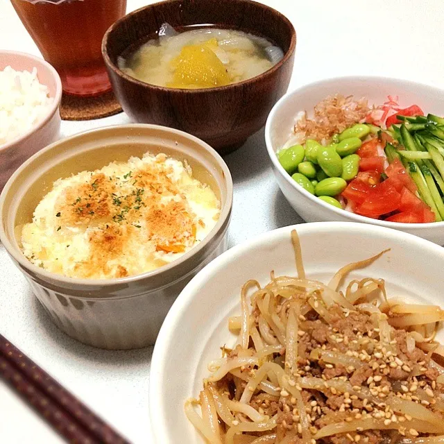 ポテマヨグラタン・もやしのピリ辛そぼろ炒め・具だくさん冷やしうどん・さつまいもと玉ねぎの味噌汁|kie3さん