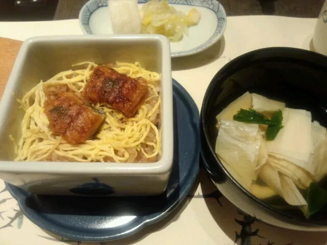 鰻のセイロ蒸しご飯と湯葉のお吸い物|kingyolivestrongさん