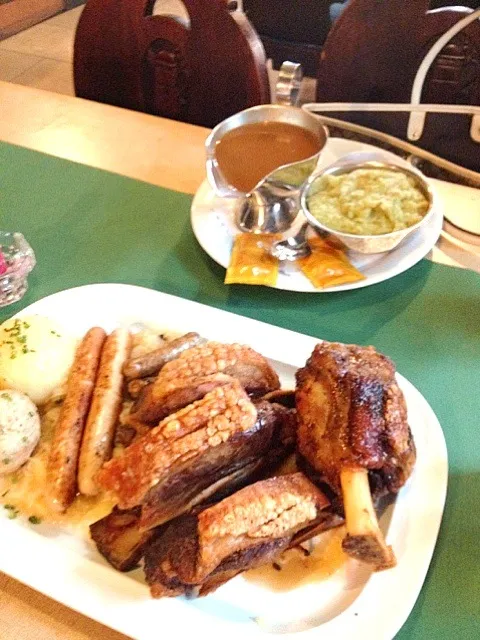 pork crunkle, shoulder, sausage, potato dumpling|james ngさん