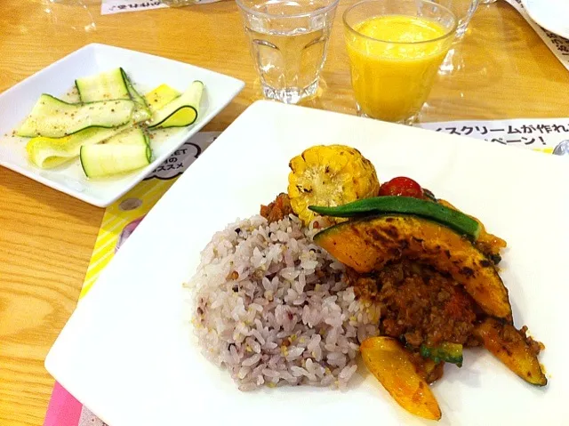 Snapdishの料理写真:夏野菜のキーマカレー|れみさん