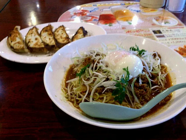 汁無し担々麺と焼き餃子|やかんちゃんさん