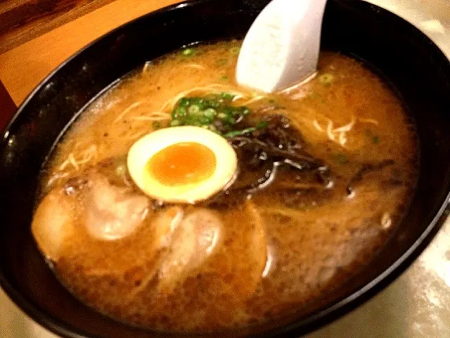 黒とんこつラーメン|あーちゃんさん