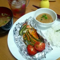 Snapdishの料理写真:鮭のホイル焼き/大根とろとろ煮|sizさん