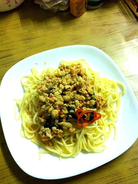 spicy chicken spaghetti|pear jeebpinyoさん