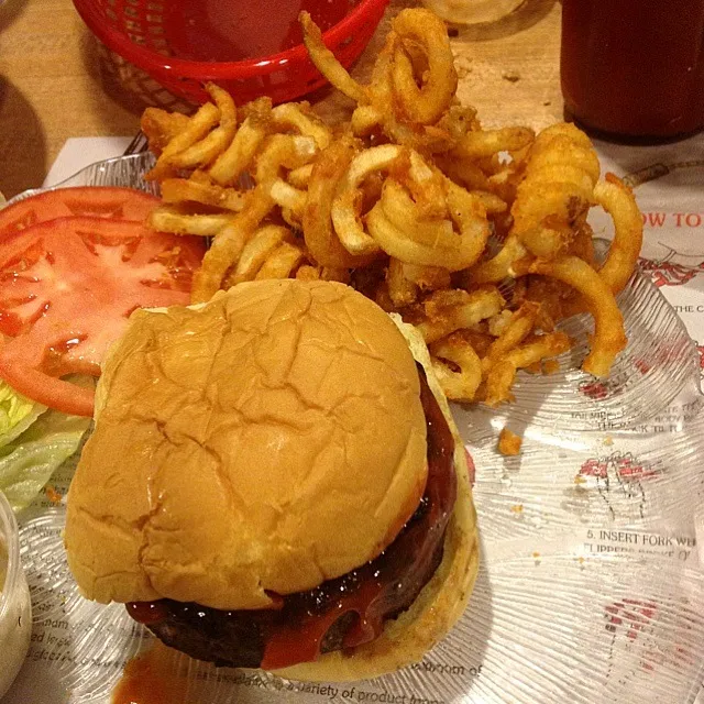 burger with curly fries|sam lesserさん